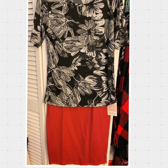NWT LuLaRoe Cassie skirt, red w/black stripes, M - Picture 2 of 8